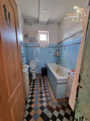 PRIESTRANNÝ RODINNÝ DOM S VEĽKÝM POZEMKOM A DRUHOU STAVBOU – CABAJ-ČÁPOR (PEREŠ)