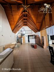 Jedinečný objekt s vysokými stropmi a átriom pre vaše podnikanie