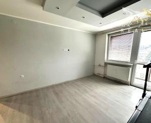 TOP PONUKA! 4 izbový byt s balkónom v širšom centre mesta Šahy