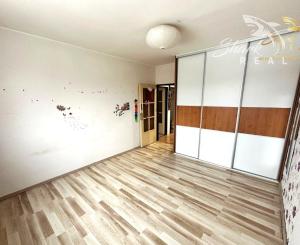 TOP PONUKA! 4 izbový byt s balkónom v širšom centre mesta Šahy