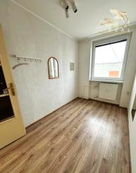 TOP PONUKA! 4 izbový byt s balkónom v širšom centre mesta Šahy