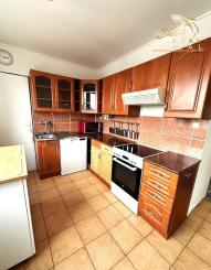 TOP PONUKA! 4 izbový byt s balkónom v širšom centre mesta Šahy