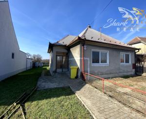 Rodinný dom s veľkým pozemkom na predmestí Hlohovca