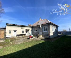 Rodinný dom s veľkým pozemkom na predmestí Hlohovca