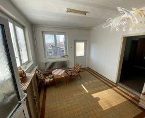 Rodinný dom s veľkým pozemkom na predmestí Hlohovca