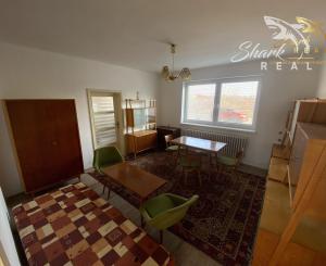 Rodinný dom s veľkým pozemkom na predmestí Hlohovca