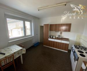 Rodinný dom s veľkým pozemkom na predmestí Hlohovca