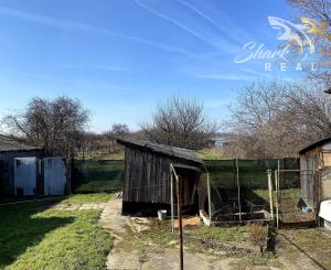 Rodinný dom s veľkým pozemkom na predmestí Hlohovca