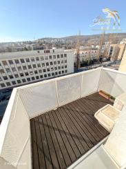 Tichý a presvetlený 2-izbový byt na najvyššom poschodí s balkónom a výťahom