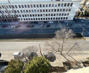 Tichý a presvetlený 2-izbový byt na najvyššom poschodí s balkónom a výťahom