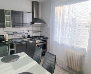 Na predaj 3-izbový byt zariadený na ulici Komenského v Trebišove 