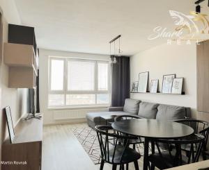 Svetlý 2i byt v novostavbe s balkónom na 8. poschodí