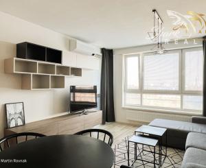 Svetlý 2i byt v novostavbe s balkónom na 8. poschodí