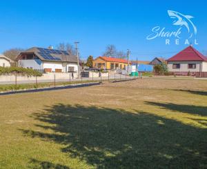 Stavebný pozemok na predaj – obec Šurianky, 1218 m²