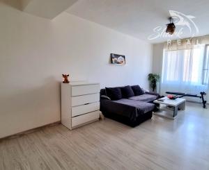 Zrekonštruovaný 2-izbový byt v centre mesta Trebišov – 52 m²