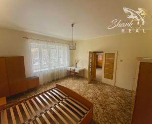 Priestranný 2 izbový byt v tichej lokalite