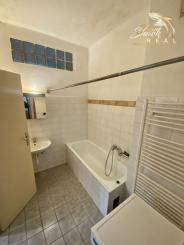 Priestranný 2 izbový byt v tichej lokalite