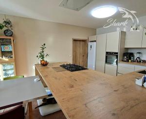 Veľkometrážny/dvojgeneračný rodinný dom na predaj