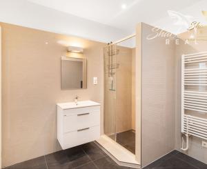 Moderný rodinný dom v radovej zástavbe v obci Malý Lapáš