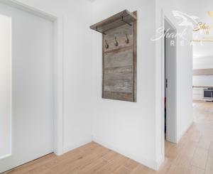 Moderný rodinný dom v radovej zástavbe v obci Malý Lapáš