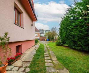 Dom s príjemnou atmosférou a atraktívnym pozemkom 1167m2