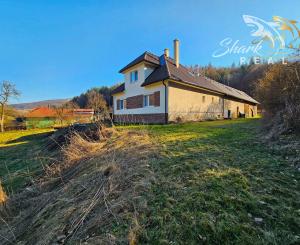 Rodinný dom so stodolou pri lese