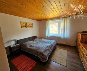 Rodinný dom so stodolou pri lese