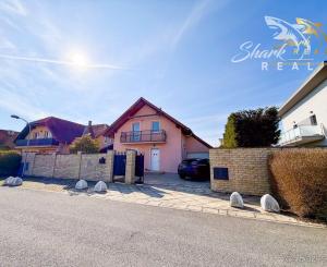 Priestranný 6izbový rodinný dom