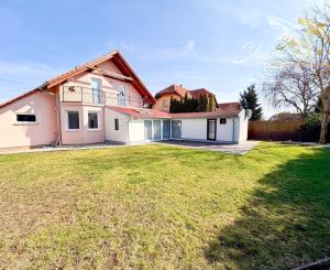 Priestranný 6izbový rodinný dom