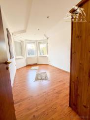 Priestranný 6izbový rodinný dom