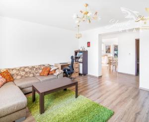 Vkusne zmodernizovaný rodinný dom + 1 726 m² krásnej záhrady