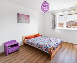 Vkusne zmodernizovaný rodinný dom + 1 726 m² krásnej záhrady