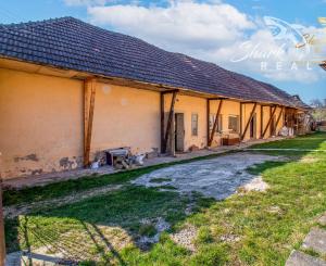 Vkusne zmodernizovaný rodinný dom + 1 726 m² krásnej záhrady