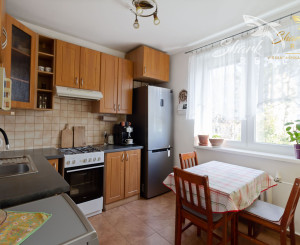 ZNÍŽENÁ CENA - VEĽKÝ 2 IZBOVÝ BYT V TICHEJ LOKALITE PIEŠŤAN SO ŠATNÍKOM