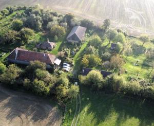 TOP PONUKA! - Rodinný dom so stodolou na samote.