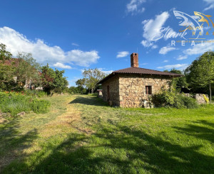 TOP PONUKA! - Rodinný dom so stodolou na samote.