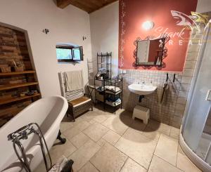 TOP PONUKA! - Rodinný dom so stodolou na samote.