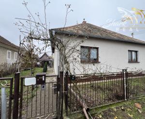 EXKLUZÍVNE - Priestranný a udržiavaný 5 izbový rodinný dom na okraji obce