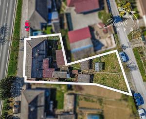 EXKLUZÍVNE - Malebný domček v obci Chtelnica