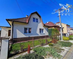 Rodinný dom s letnou kuchyňou a peknou záhradou