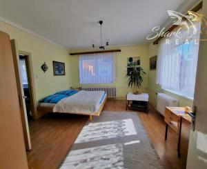 Rodinný dom s letnou kuchyňou a peknou záhradou