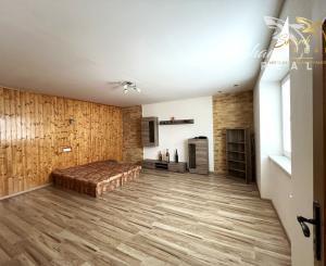 ZNÍŽENÁ CENA - Rodinný dom v centre mesta s potenciálom