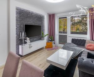 Svetlý dizajnový byt s nadštandardným zariadením - Javorová, Piešťany