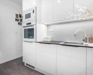 Svetlý dizajnový byt s nadštandardným zariadením - Javorová, Piešťany