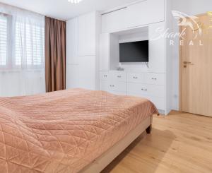 Svetlý dizajnový byt s nadštandardným zariadením - Javorová, Piešťany