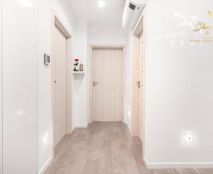 Svetlý dizajnový byt s nadštandardným zariadením - Javorová, Piešťany