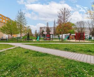 Svetlý dizajnový byt s nadštandardným zariadením - Javorová, Piešťany