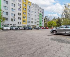 Svetlý dizajnový byt s nadštandardným zariadením - Javorová, Piešťany