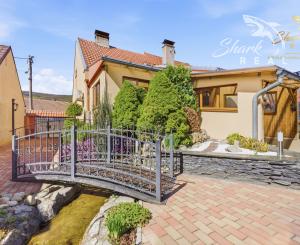 5-izbový RODINNÝ DOM, bazén, terasa, altánok, zeleň, VAŠE NOVÉ MIESTO PRE ŽIVOT