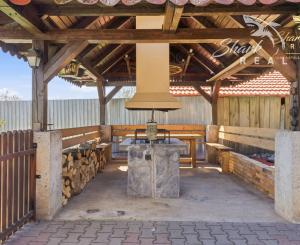 5-izbový RODINNÝ DOM, bazén, terasa, altánok, zeleň, VAŠE NOVÉ MIESTO PRE ŽIVOT